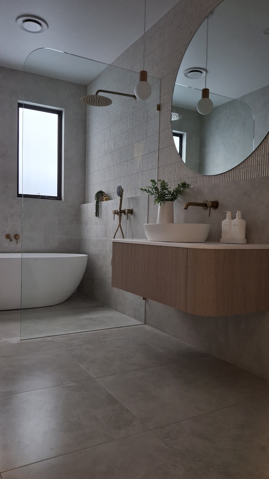 Clean LIVin | Unit 2/51 Hampden Park Rd, Kelso NSW 2795, Australia | Phone: 0435 112 989