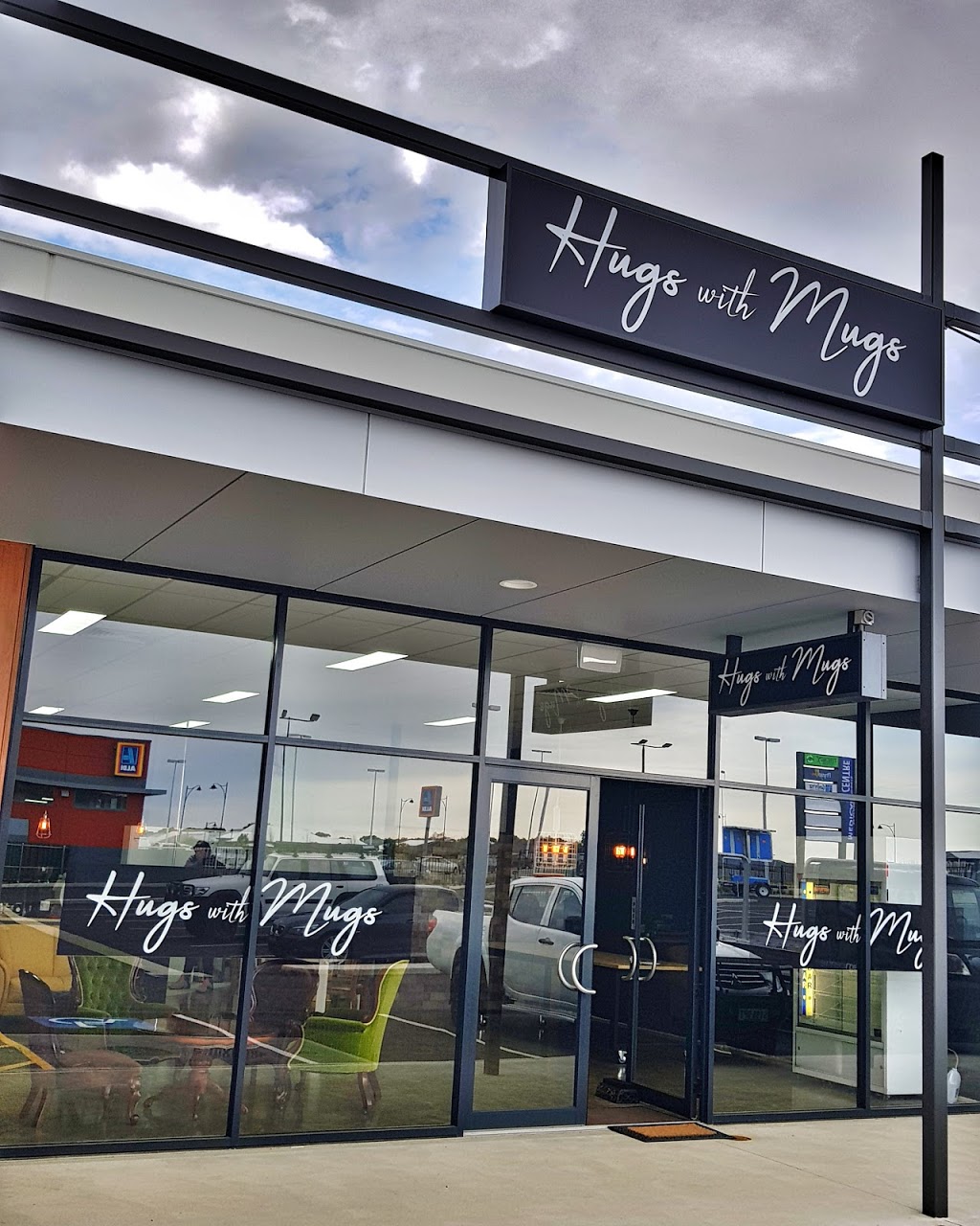 Hugs With Mugs Cafe | 44 Robinson Rd, Seaford Heights SA 5169, Australia | Phone: 0417 005 280