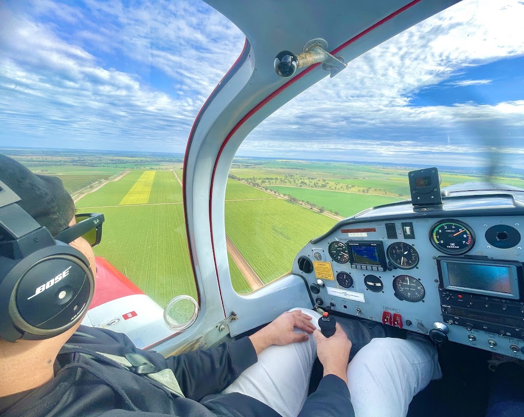 Flying with Grace | Building 7, Tom Perry Dr, Narromine NSW 2821, Australia | Phone: 0422 694 308