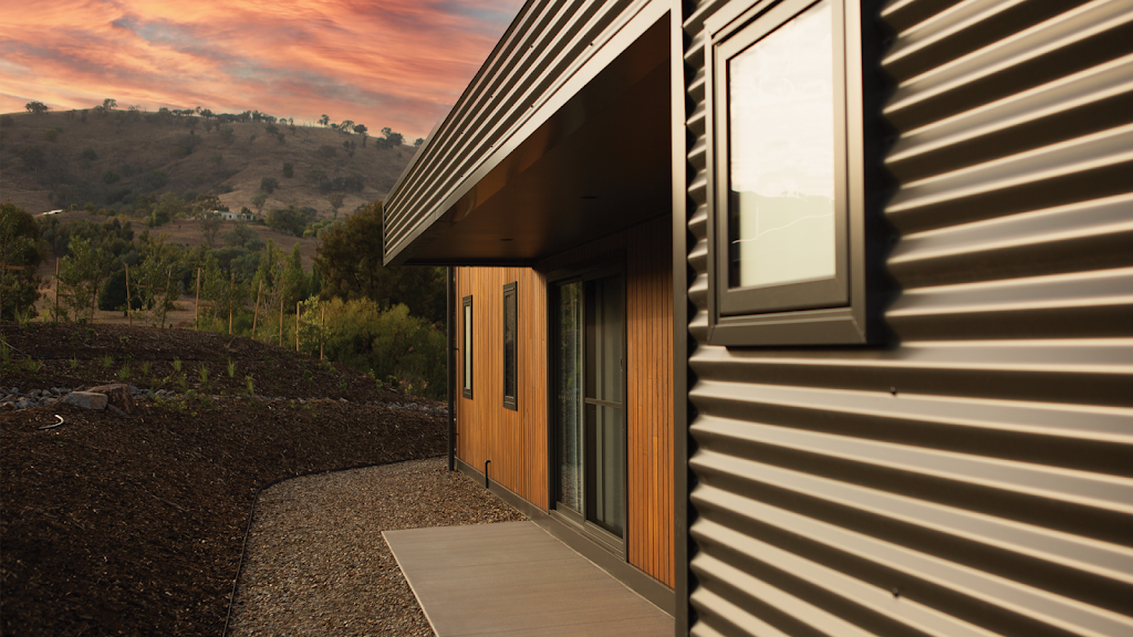 Switchback Stays | 321 Kurrajong Gap Rd, Bethanga VIC 3691, Australia | Phone: 0494 079 554