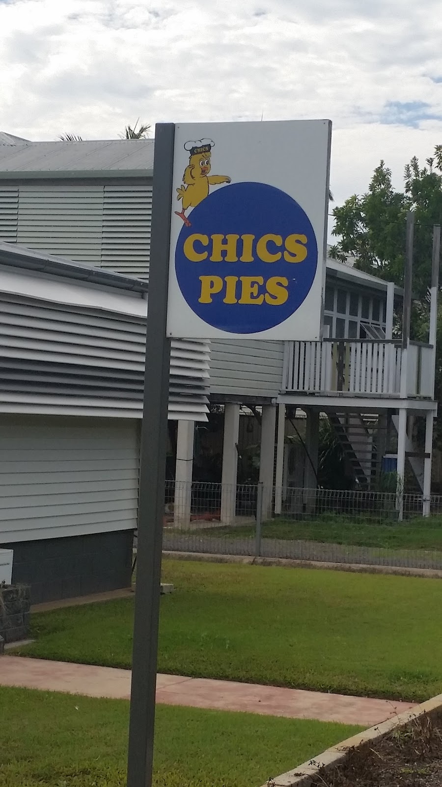Chics Pies | bakery | 13 Goodwin St, Bundaberg South QLD 4670, Australia | 0741515018 OR +61 7 4151 5018