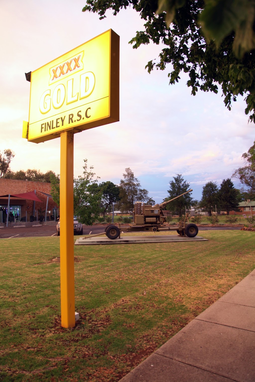 Finley Returned Soldiers Club | restaurant | 63-67 Tocumwal St, Finley NSW 2713, Australia | 0358831366 OR +61 3 5883 1366
