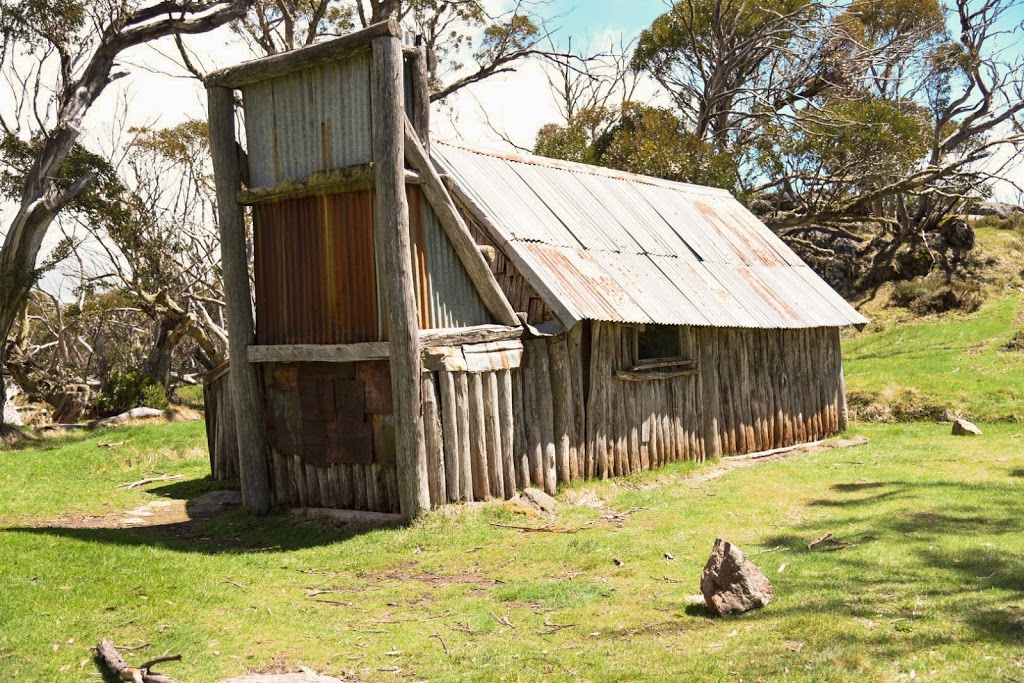 Wallace Hut Carpark | Wallace Heritage Trail, Falls Creek VIC 3699, Australia | Phone: 13 19 63