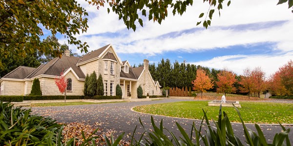 Montfort Manor | lodging | 35 Hoven Dr, Traralgon VIC 3844, Australia | 0428748211 OR +61 428 748 211
