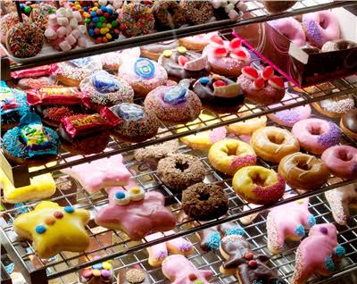 Donut King | bakery | Kiosk 3/2021 Wynnum Rd, Wynnum West QLD 4178, Australia | 0738933377 OR +61 7 3893 3377