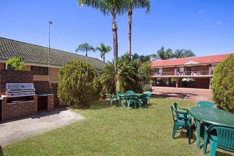 City Lights Motel | 35 Minjungbal Dr, Tweed Heads South NSW 2486, Australia | Phone: (07) 5524 3004