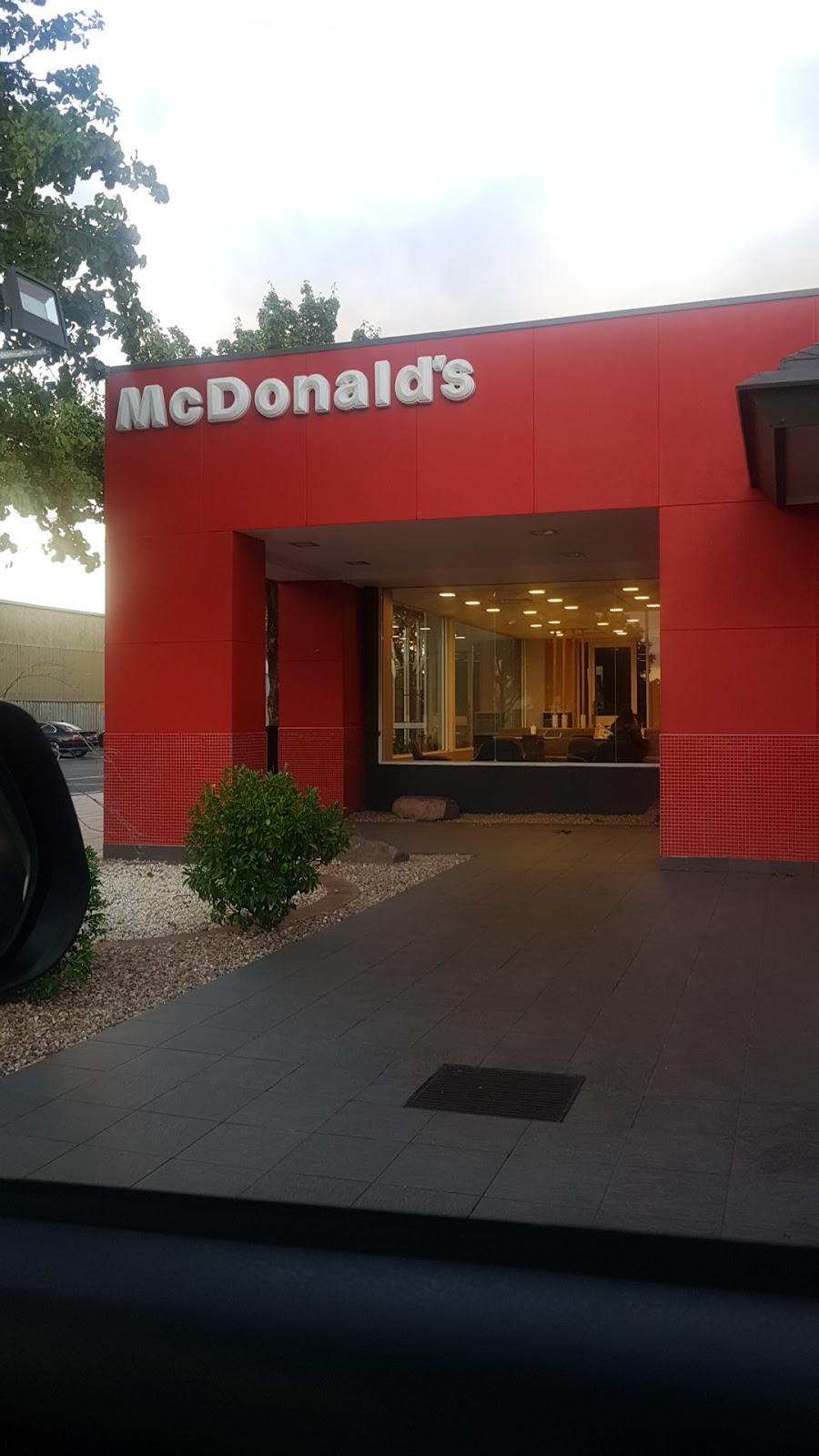 McDonalds Cranbourne VIC | meal takeaway | 239 S Gippsland Hwy, Cranbourne VIC 3977, Australia | 0359968401 OR +61 3 5996 8401