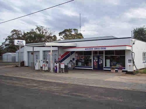 Gum Avenue Service Centre | gas station | Gum Ave, Lucindale SA 5272, Australia | 0887662042 OR +61 8 8766 2042