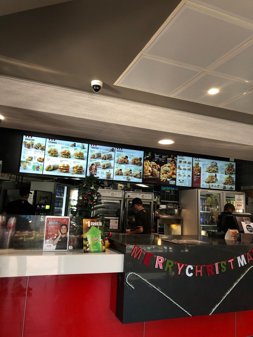 KFC The Entrance | meal takeaway | 16 The Entrance Road Corner, Ocean Parade, The Entrance NSW 2261, Australia | 0243322998 OR +61 2 4332 2998