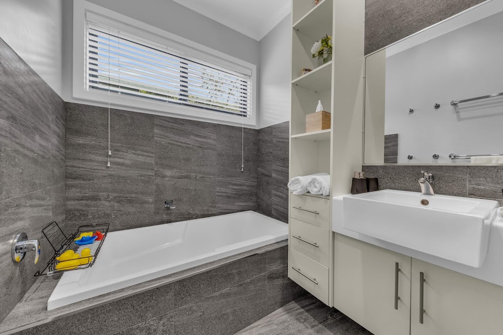 Eagle View Holiday Accommodation | 29 Mirrabooka Rd, Mallacoota VIC 3892, Australia | Phone: 0438 515 805