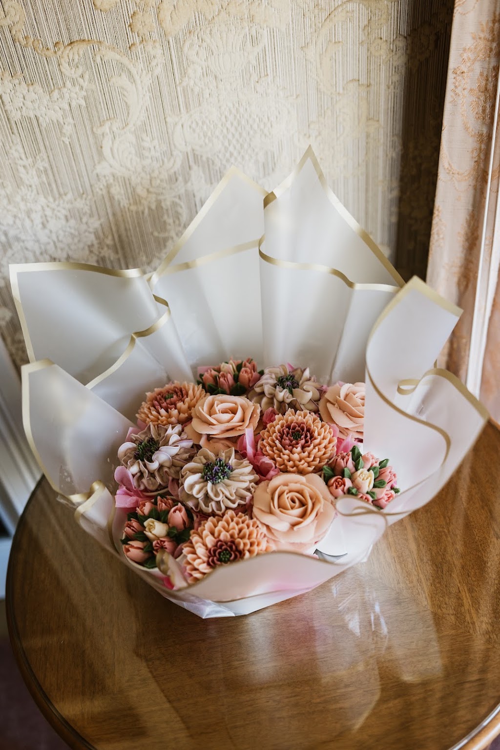 Baked Flores Box - Floral Cupcake bouquet Penrith | 12 Vista St, Penrith NSW 2750, Australia | Phone: 0494 617 353