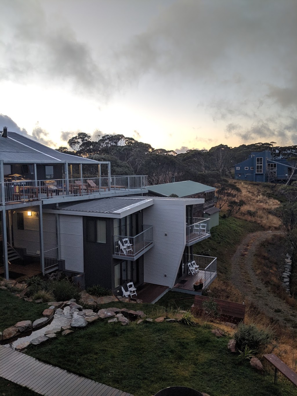 Mountain Dreaming Apartments | Lot 1 Great Alpine Rd, Hotham Heights VIC 3741, Australia | Phone: (03) 5759 3523