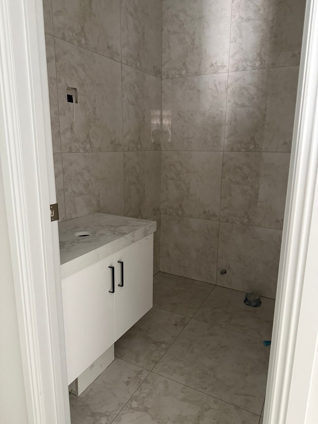 J&N Tilers | 3 Bugle Ln, Cranbourne West VIC 3977, Australia | Phone: 0469 828 777