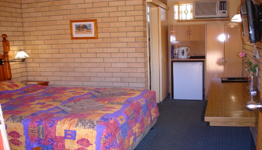 Lake Front Motel | lodging | 6/8 Coogee Ave, The Entrance North NSW 2261, Australia | 0243324518 OR +61 2 4332 4518