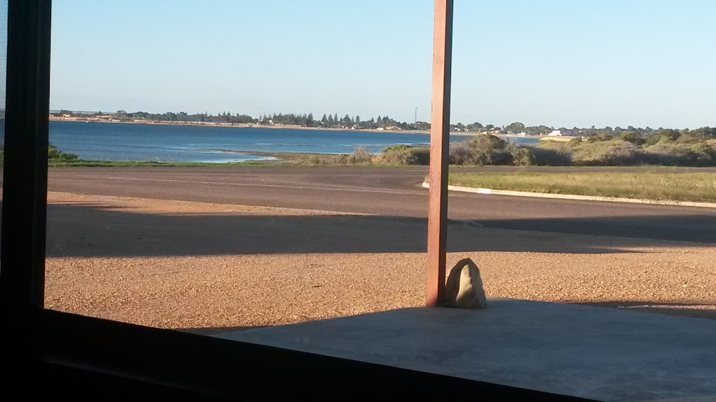 Seaview Cottage Ceduna | 11 Will St, Thevenard SA 5690, Australia | Phone: 0428 250 088