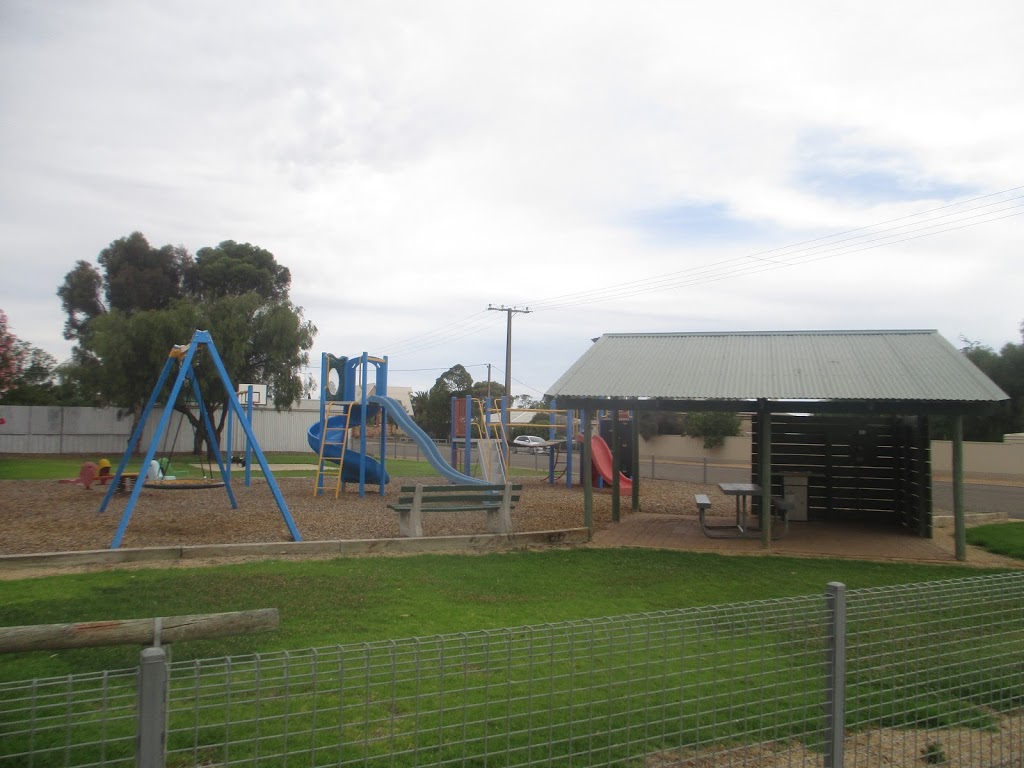 Owen Community Park | 1 Third St, Owen SA 5460, Australia