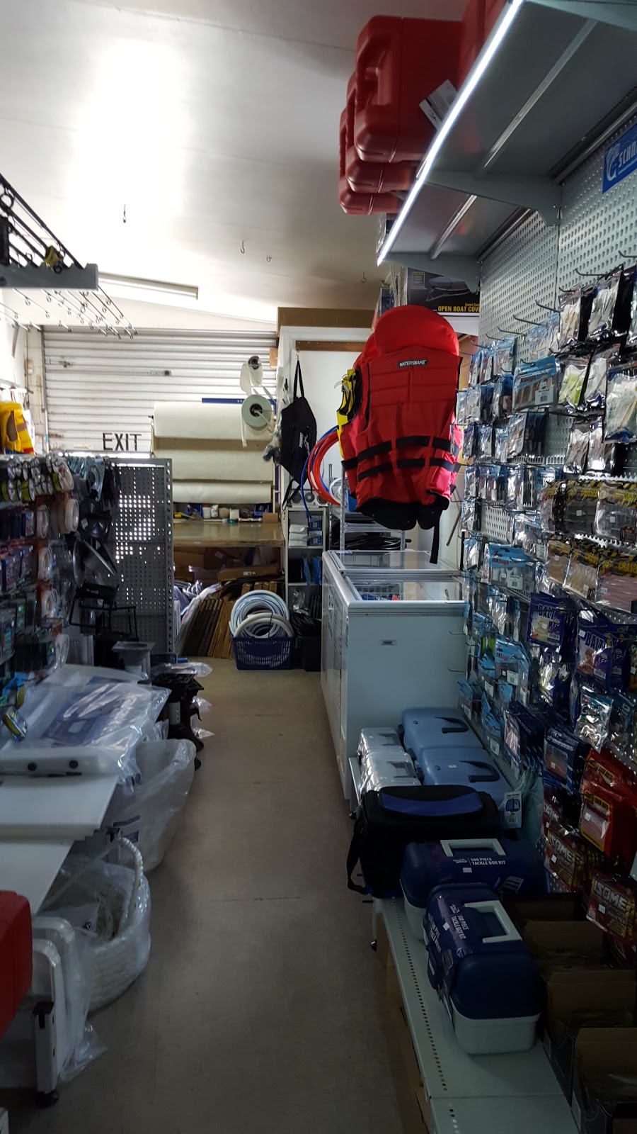 Boaties Warehouse | 21 Ellena St, Maryborough QLD 4650, Australia | Phone: (07) 4122 4819