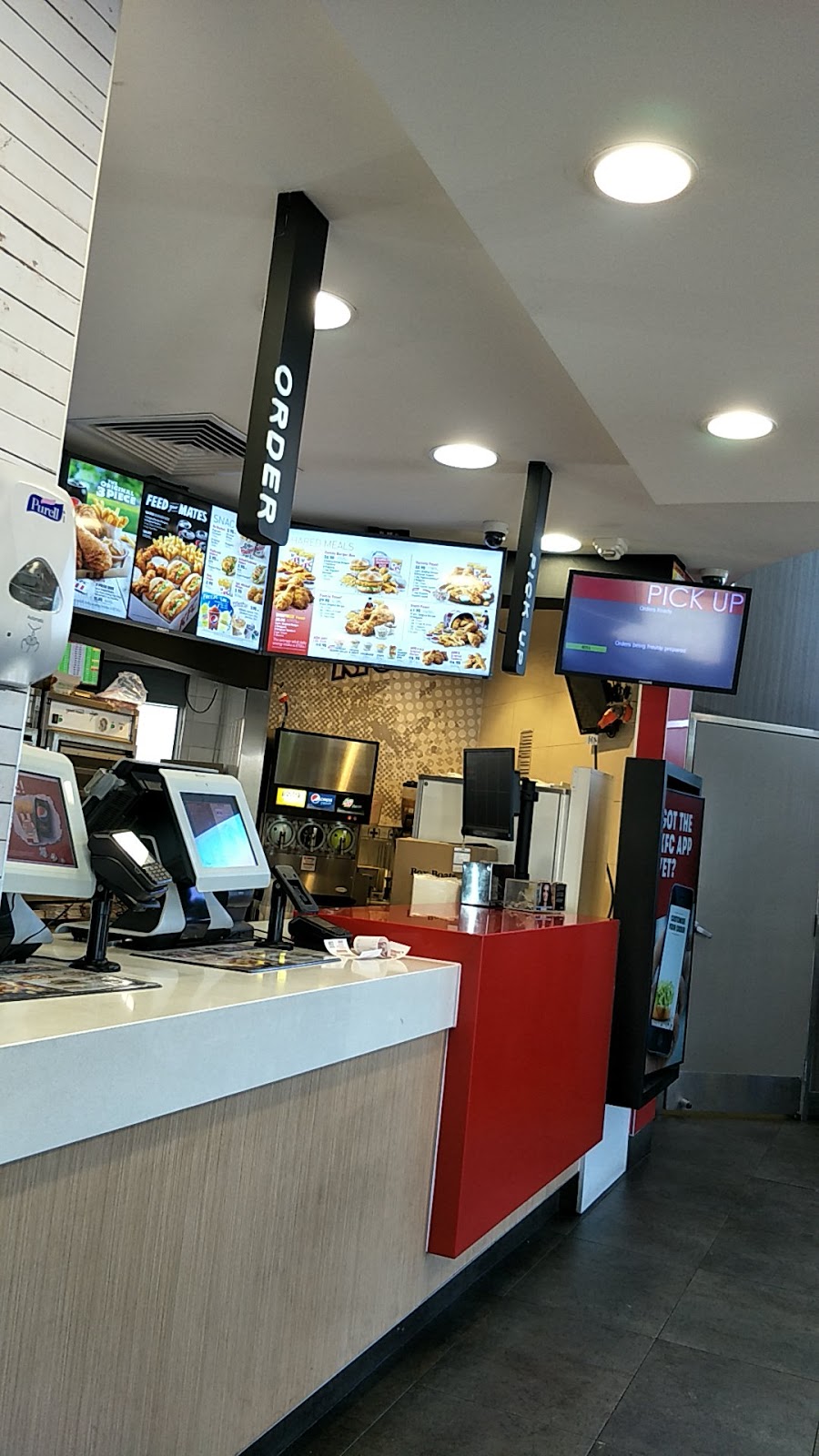KFC Preston | meal takeaway | 128 Bell St, Preston VIC 3072, Australia | 0394844047 OR +61 3 9484 4047