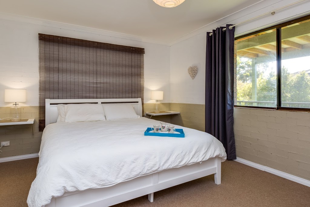 Bowerbird Cottage Apartment | On, Bayview Ave, Hyams Beach NSW 2540, Australia | Phone: 0490 953 545