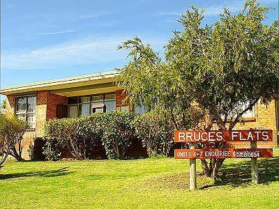 Bruces Waterside Units | parking | 4 Buckland Dr, Mallacoota VIC 3892, Australia | 0427580515 OR +61 427 580 515