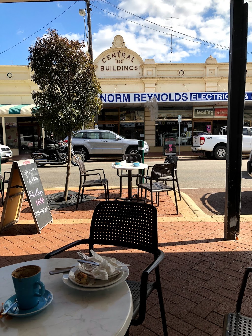 Nguyens Bakery Cafe | bakery | 112 Avon Terrace, York WA 6302, Australia | 0896412382 OR +61 8 9641 2382