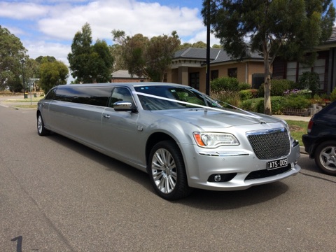 A Touch Of Silver Limo Hire & Wedding Car Hire Melbourne | car rental | 18 Wings Way, Attwood VIC 3049, Australia | 0393334198 OR +61 3 9333 4198