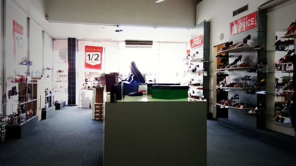 Williams | shoe store | Shop 13 & amp, 15 Centrepoint Arcade, 14-16 Smith St, Kempsey NSW 2440, Australia | 0282793241 OR +61 2 8279 3241