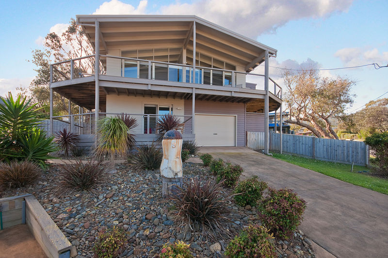 Bass View, Skenes Creek Holiday House | lodging | 3 Bass Cres, Skenes Creek VIC 3233, Australia | 0352372600 OR +61 3 5237 2600