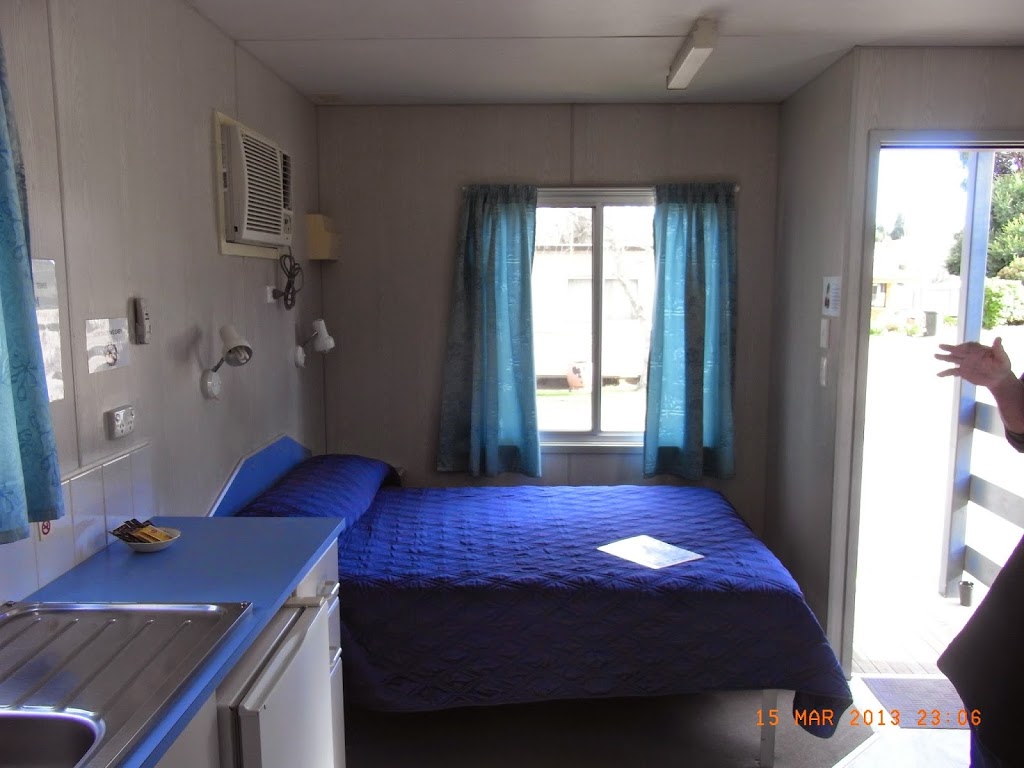 Young Tourist Caravan Park | 17 Edwards St, Young NSW 2594, Australia | Phone: (02) 6382 2190