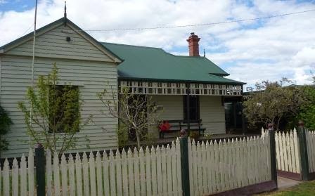 Yarck Cottage | 1 Wrights Rd, Yarck VIC 3719, Australia | Phone: 0409 004 887