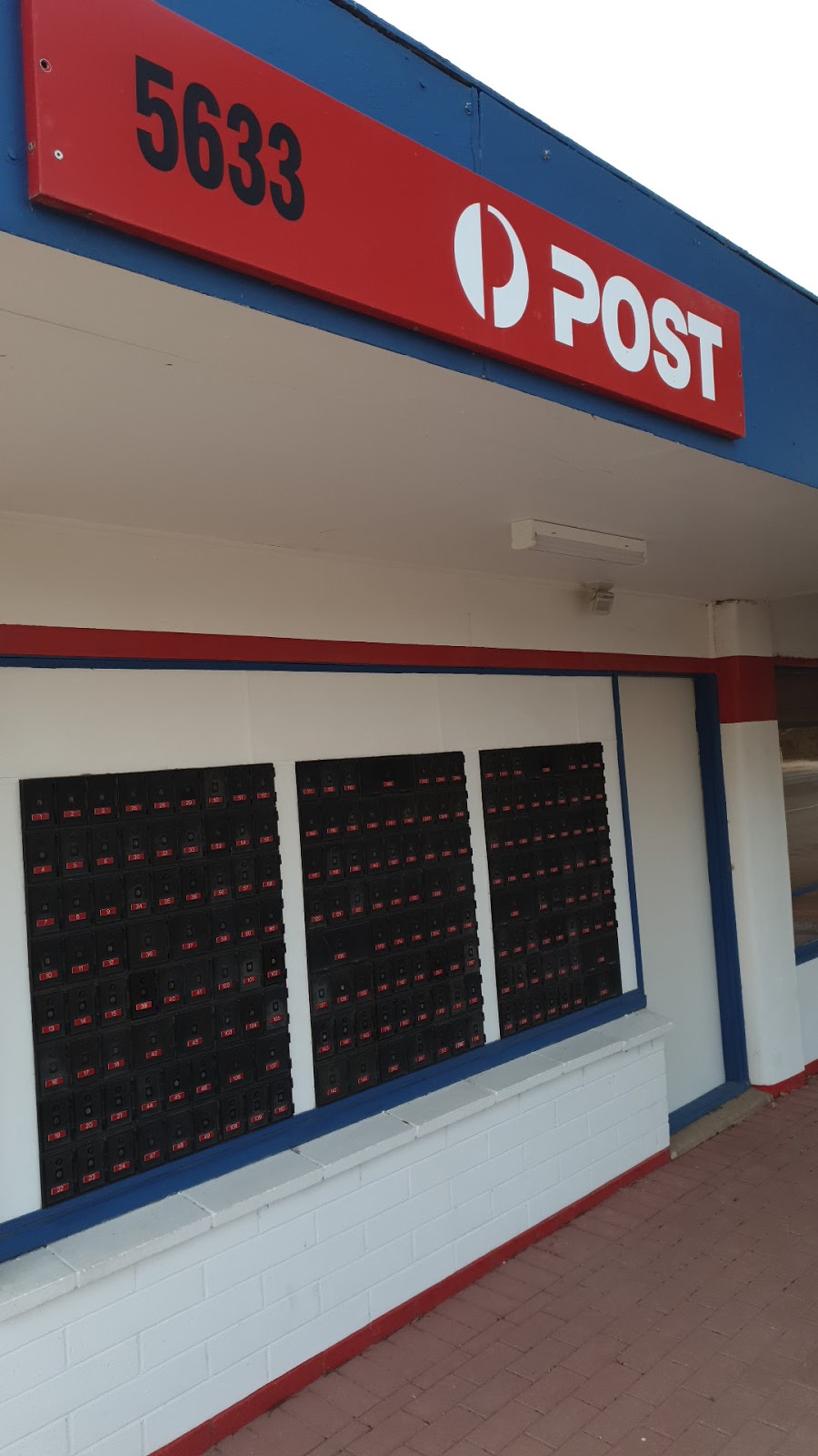 Australia Post - Lock LPO | post office | Lock Deli, 34 Railway Terrace, Lock SA 5633, Australia | 0886891020 OR +61 8 8689 1020