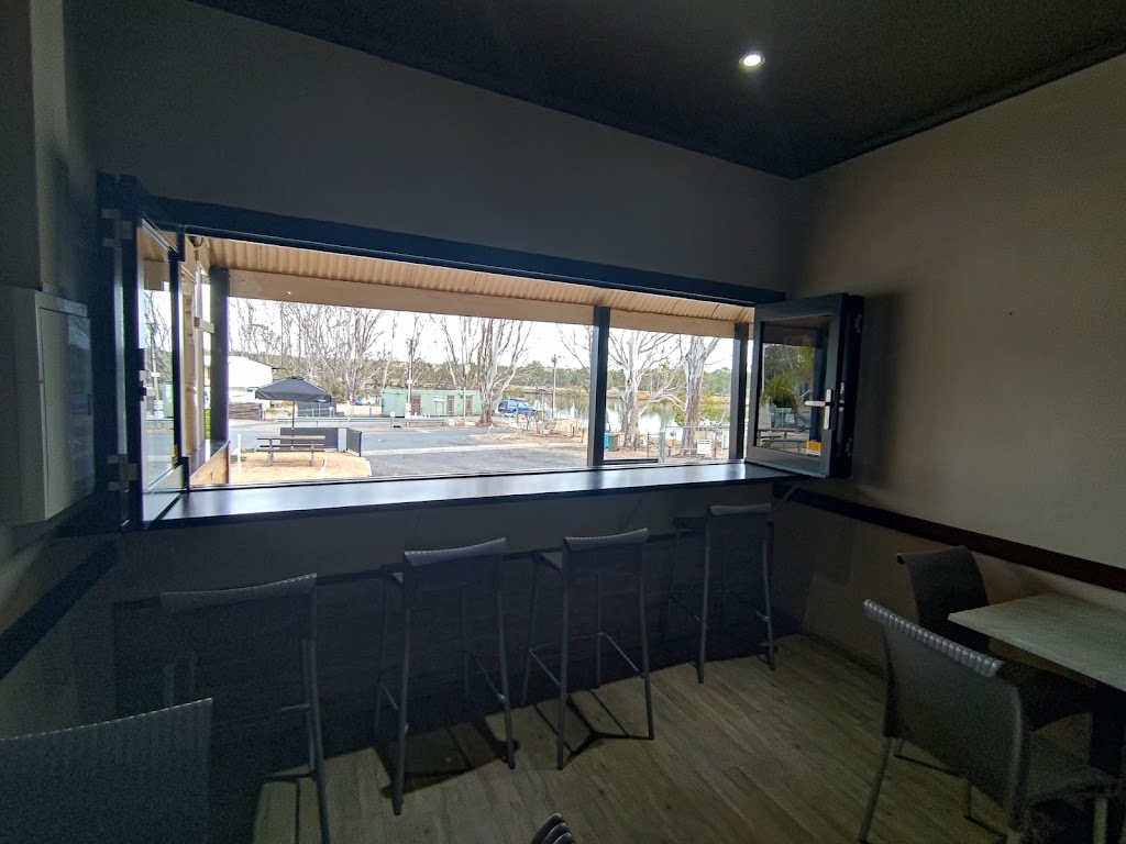 Swan Reach Dark Sky Takeaway | 2 Victoria St, Swan Reach SA 5354, Australia | Phone: 0468 858 501