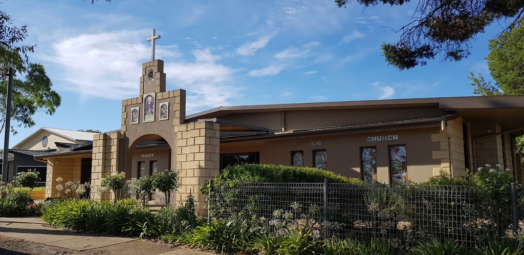 Holy Trinity Catholic Church | church | 5 Bardia St, Ashmont NSW 2650, Australia | 0269313601 OR +61 2 6931 3601