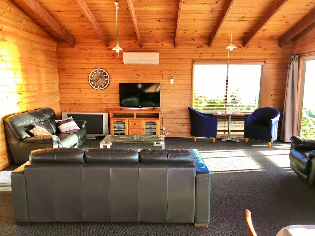 Ocean View Stay | 66 Casino Ave, Apollo Bay VIC 3233, Australia | Phone: 0422 557 016