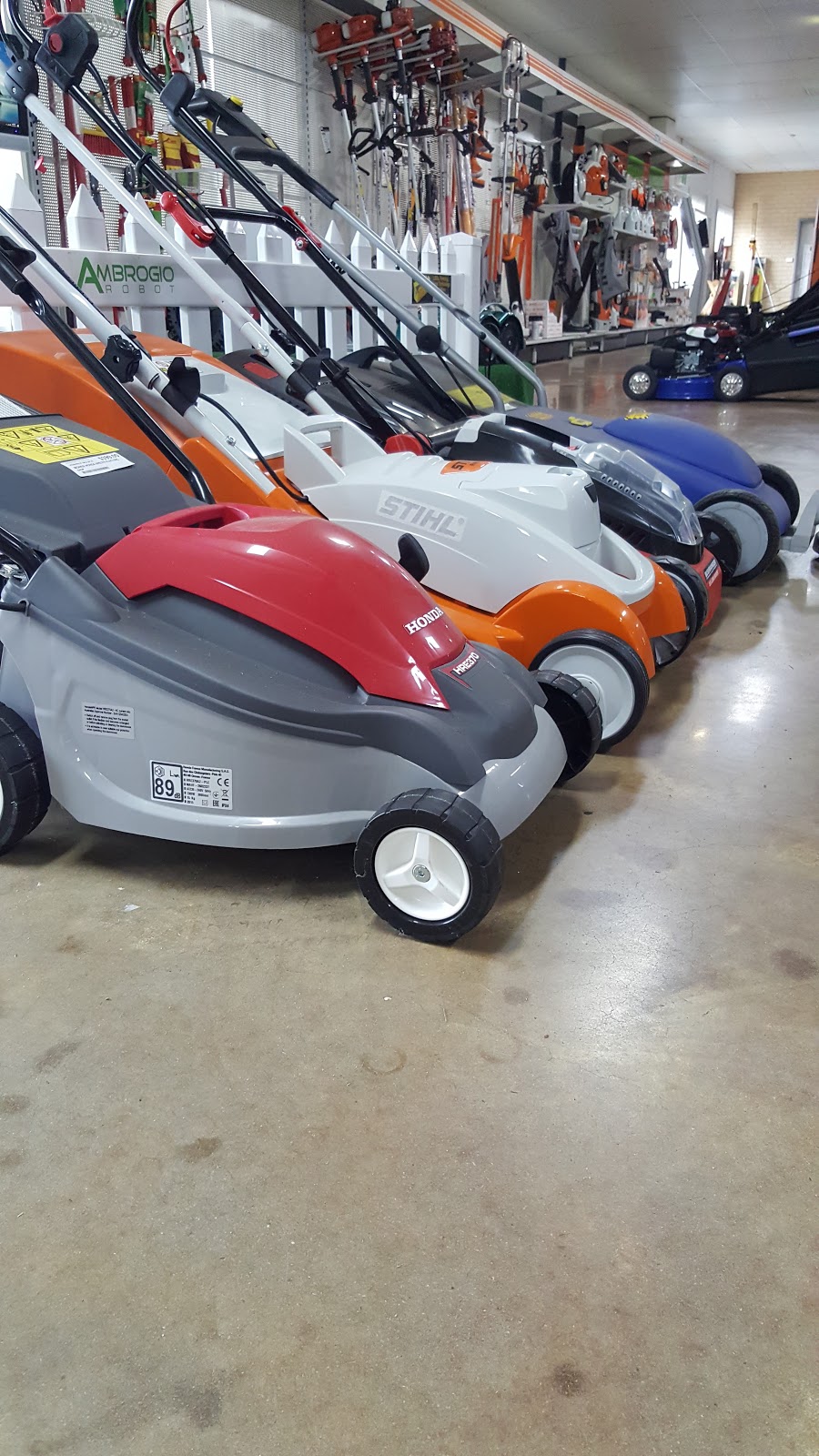 Mower World | 79 Champion Dr, Seville Grove WA 6112, Australia | Phone: (08) 9497 1399