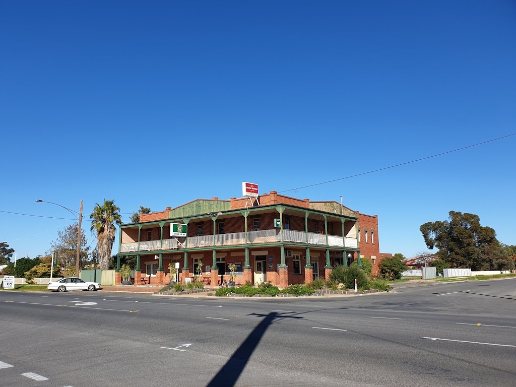 Cricket Club Hotel | lodging | 92 High St, Charlton VIC 3525, Australia | 0354911604 OR +61 3 5491 1604