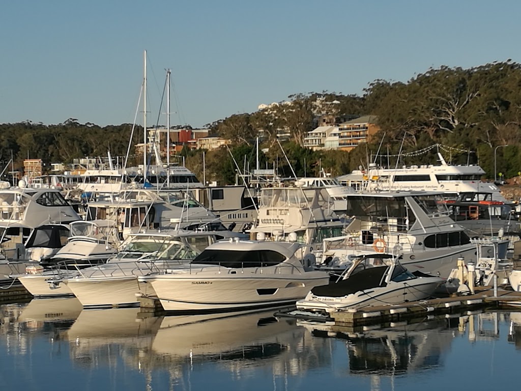 Mavericks on the Bay | restaurant | dAlbora Marina, Teramby Rd, Nelson Bay NSW 2315, Australia | 0249841203 OR +61 2 4984 1203