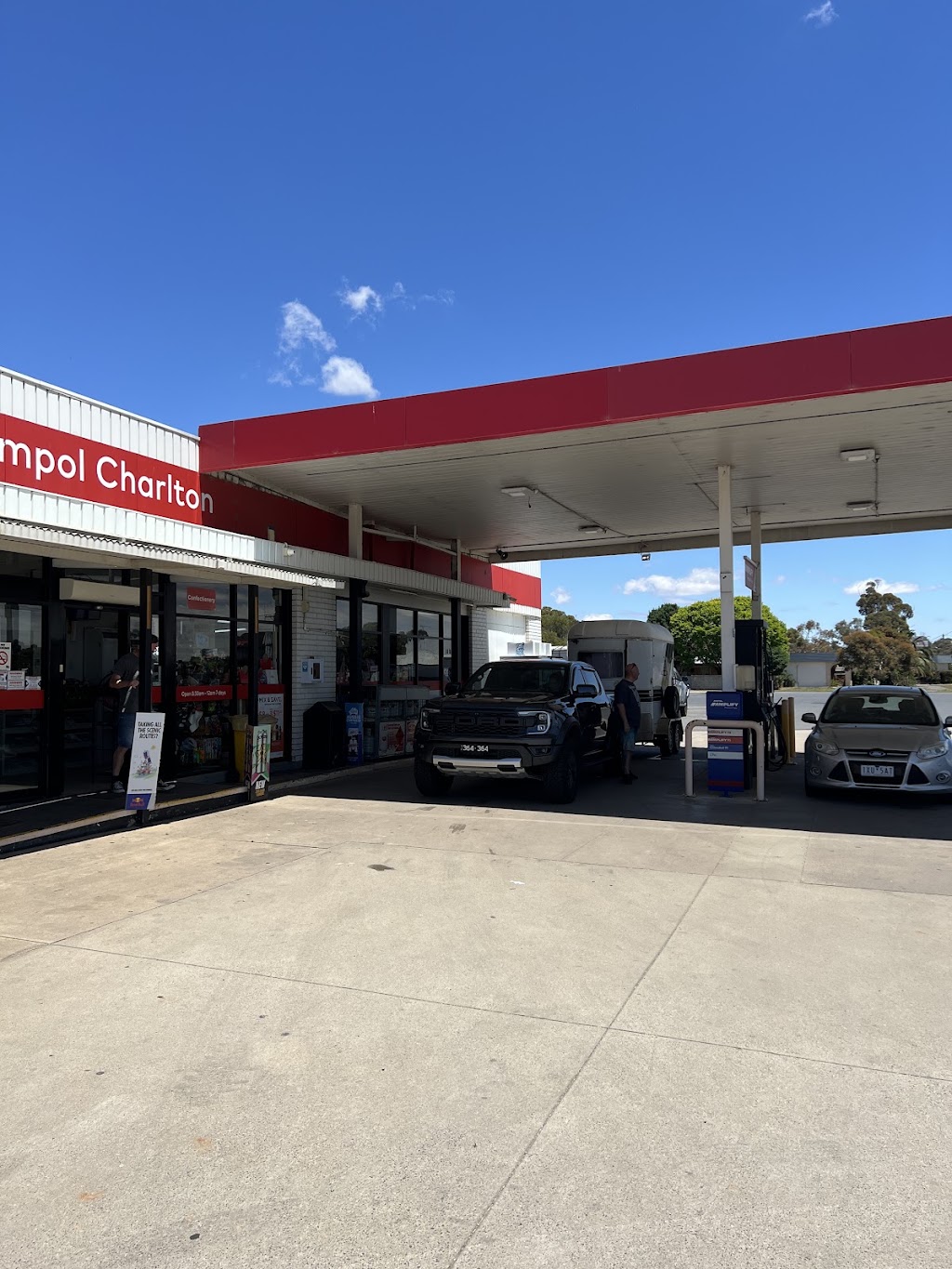 Qfix Roadhouse at Ampol Charlton | 166/168 High St, Charlton VIC 3525, Australia | Phone: (03) 5491 1310