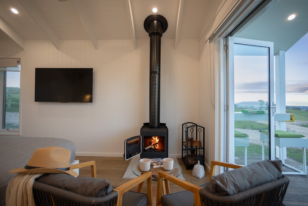 Banjos Cabin Gippsland B&B | 1177 Heyfield-Seaton Rd, Seaton VIC 3858, Australia | Phone: 0411 524 227