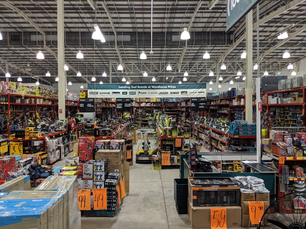 Photo by Andrew Oliver. Bunnings Wollongong | hardware store | 205 Gipps St, Wollongong NSW 2500, Australia | 0242207700 OR +61 2 4220 7700
