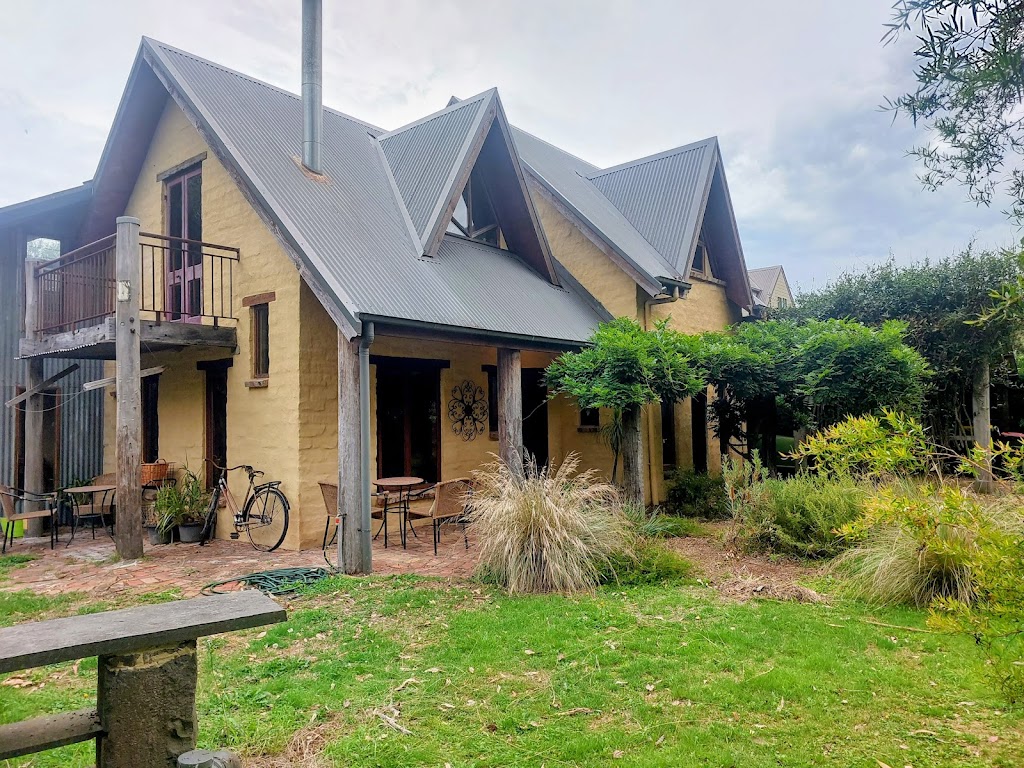 Kinglake Cottage | 14 Whittlesea-Kinglake Rd, Kinglake VIC 3763, Australia | Phone: 0423 521 932