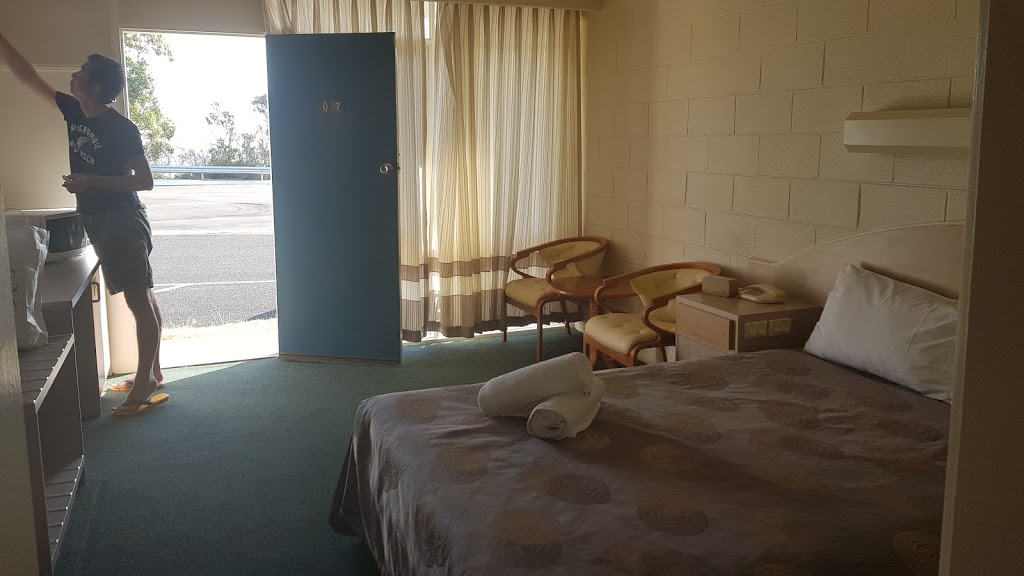 Absolute Lakes Entrance Motel | lodging | 3300 Princes Hwy, Kalimna VIC 3909, Australia | 0351551007 OR +61 3 5155 1007
