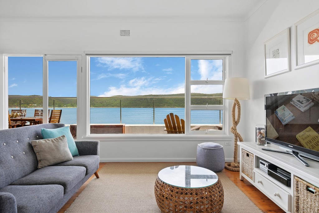 Barrenjoey Beach House | 1173 Barrenjoey Rd, Palm Beach NSW 2108, Australia | Phone: (02) 9974 2108