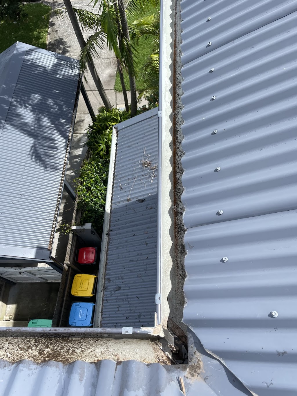 Beaches Gutter Clean | Morella Rd, Whale Beach NSW 2107, Australia | Phone: 0405 613 711