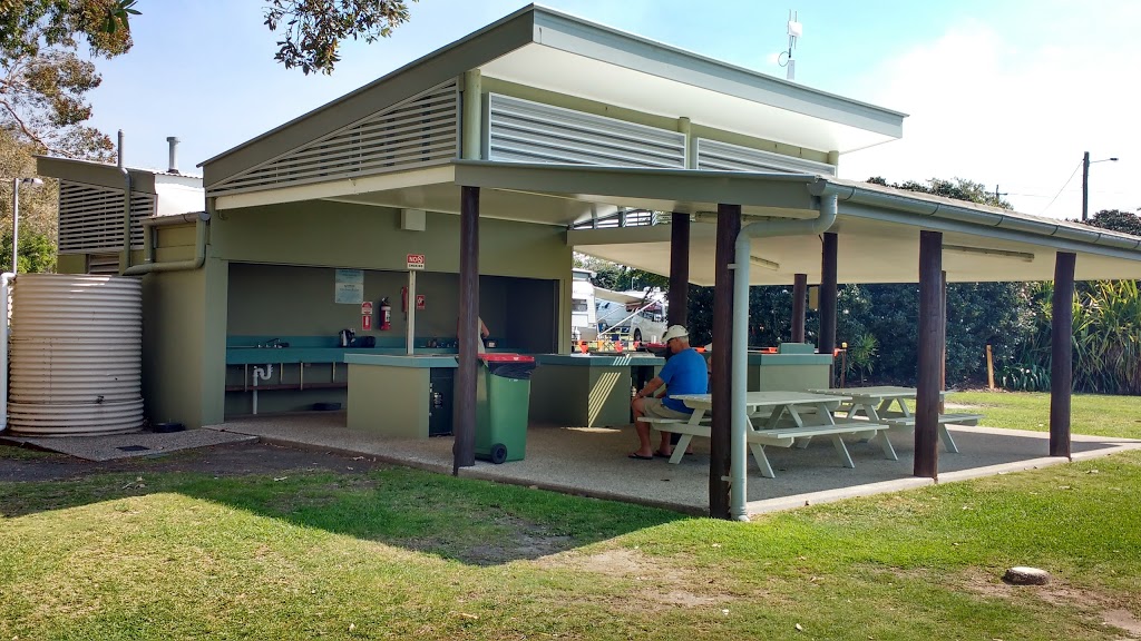 Dicky Beach Family Holiday Park | campground | Beerburrum St, Dicky Beach QLD 4551, Australia | 0754913342 OR +61 7 5491 3342