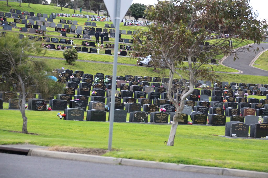 Warrnambool Cemetery | cemetery | Sextons Office, Otway Rd, Warrnambool VIC 3280, Australia | 0355625773 OR +61 3 5562 5773