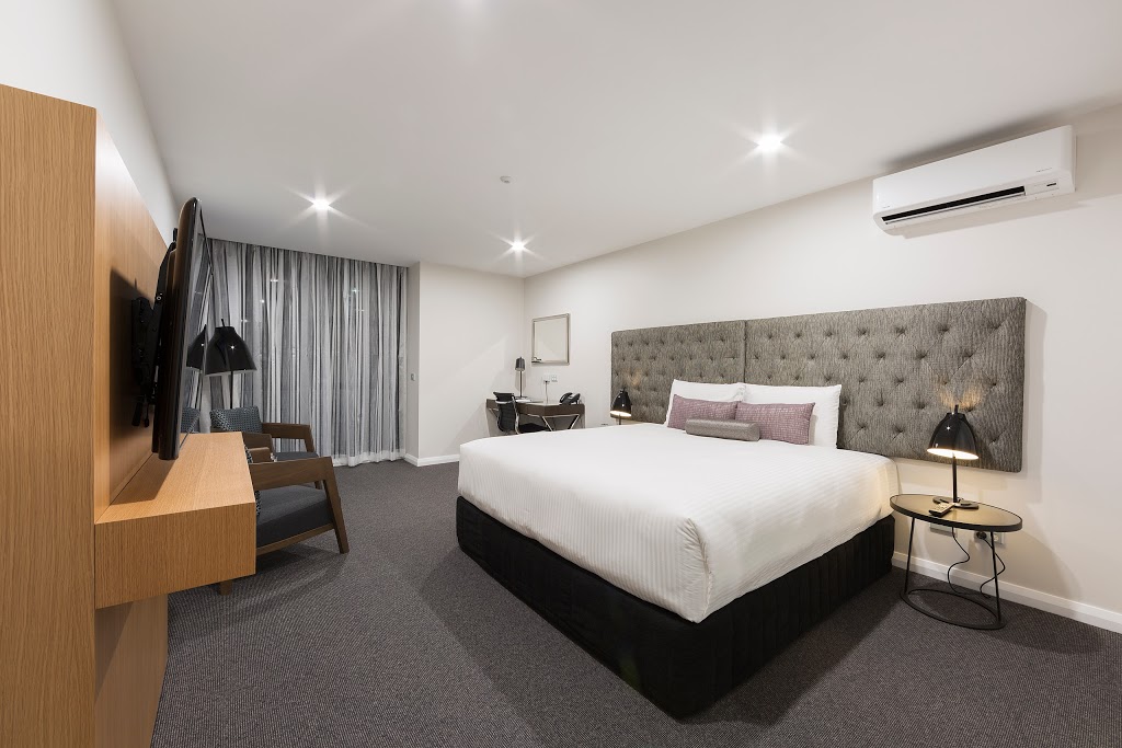 Avenue Hotel Canberra | 80 Northbourne Ave, Braddon, Canberra ACT 2602, Australia | Phone: 1800 828 000