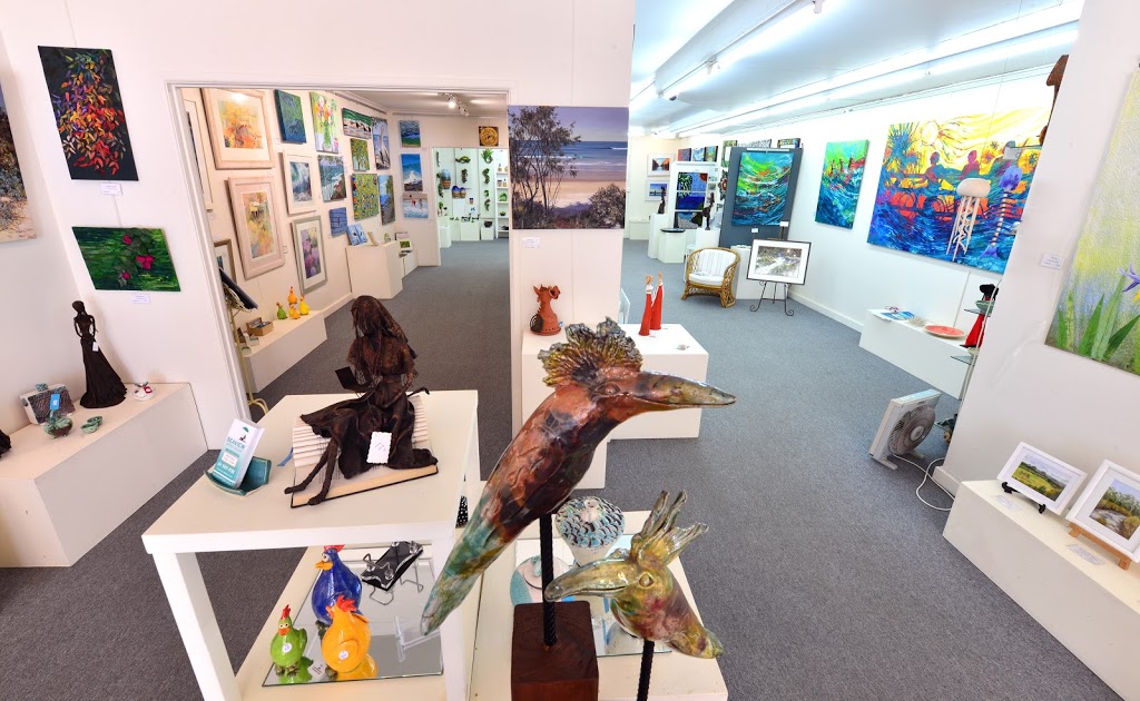 Seaview Artists Gallery | art gallery | 4 Seaview Terrace, Moffat Beach QLD 4551, Australia | 0754914788 OR +61 7 5491 4788