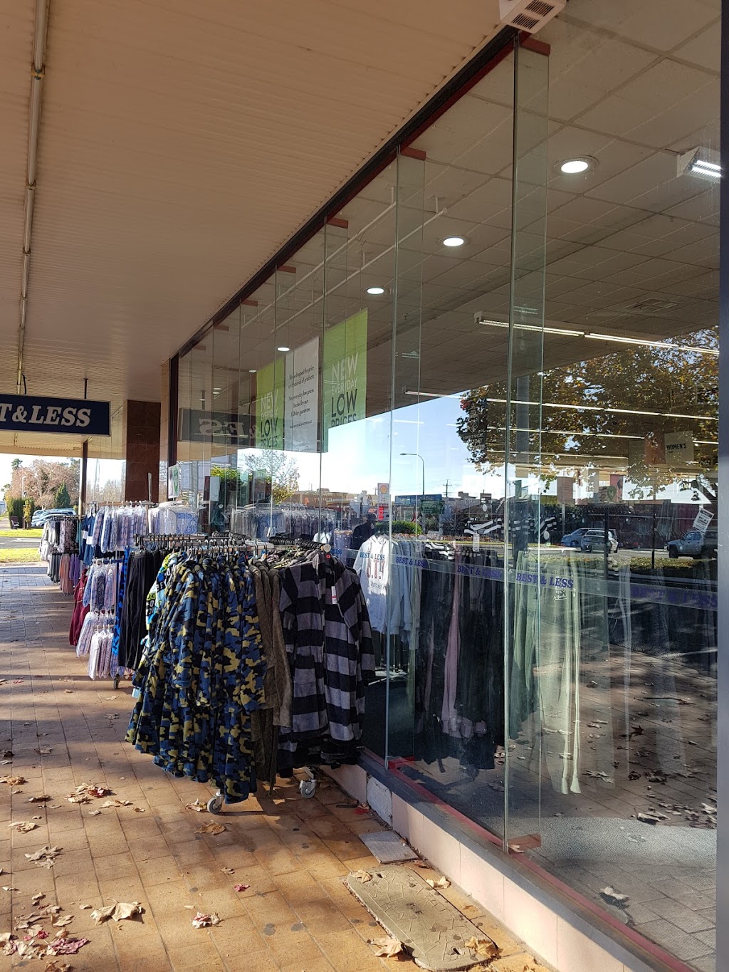 Renniescleaningervice | 38 Marcus St, Griffith NSW 2680, Australia | Phone: 0429 649 372