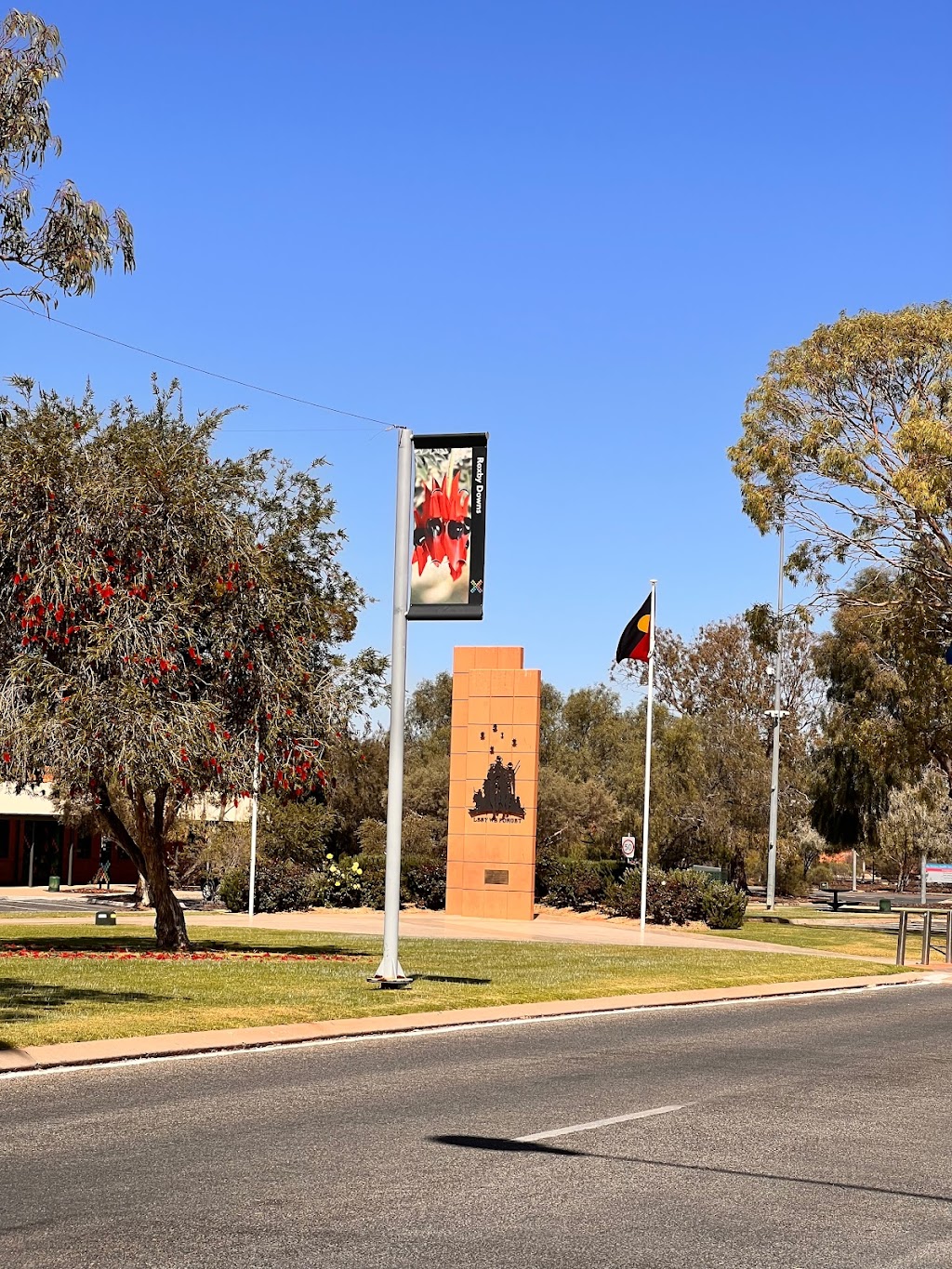 Roxby Downs Visitor Information Centre | travel agency | 1/15 Richardson Pl, Roxby Downs SA 5725, Australia | 0886715941 OR +61 8 8671 5941